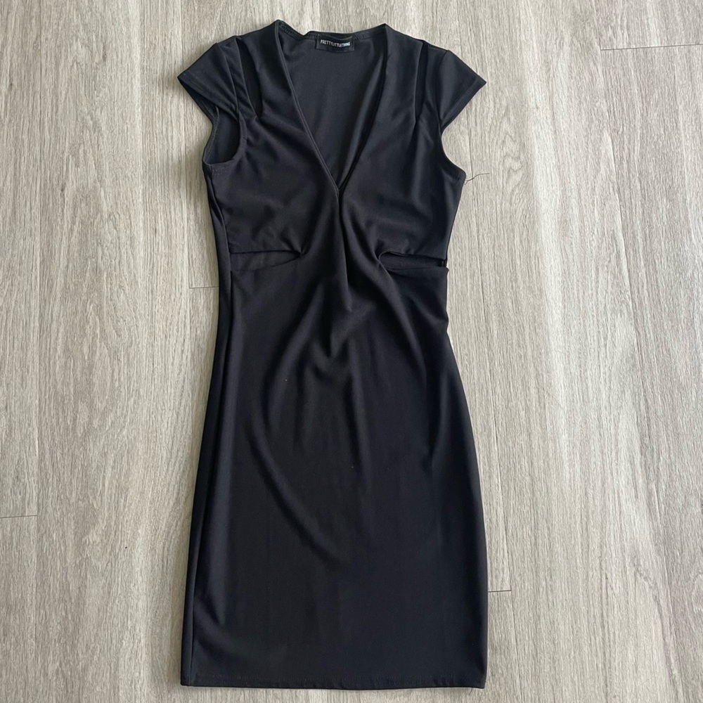 Pretty Little Thing Tamzie Black Cut Out Detail Capped Sleeve Bodycon Dress